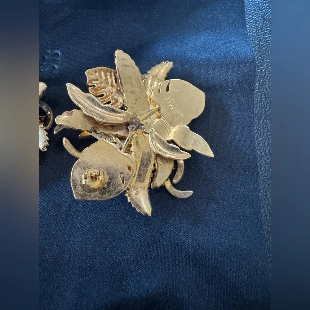 Versace stud style earrings - Picture 6 of 7